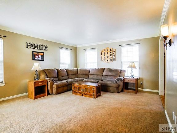 5th image of 645 Hickory Ln