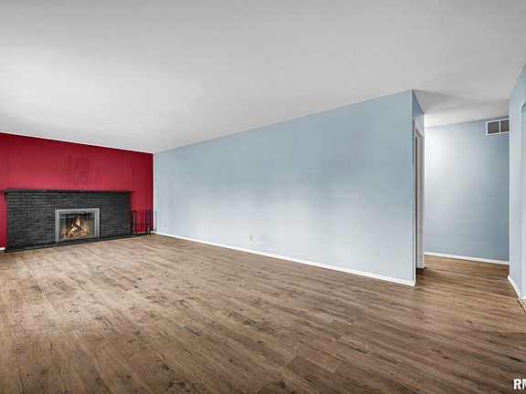 5th image of 1731 Saint Clair Dr