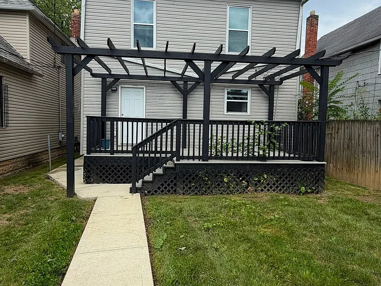557 E Gates St — Photo 16
