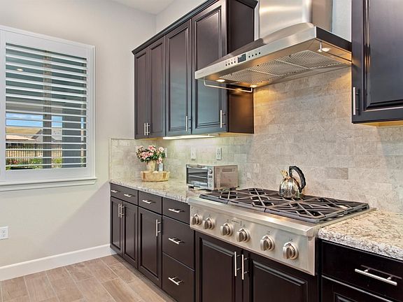 5th image of 7030 De La Vina Dr