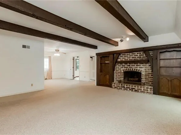 5736 Metcalf Ct, Overland Park, KS 66202