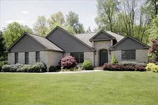 152 Lakewood Dr photo 1