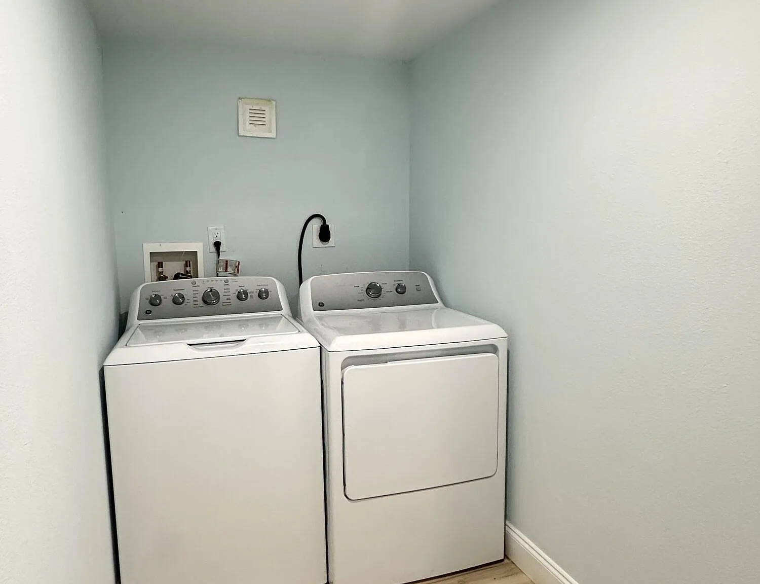 2 bed, 2.0 bath, 868 sqft, $1,600 — Photo 4