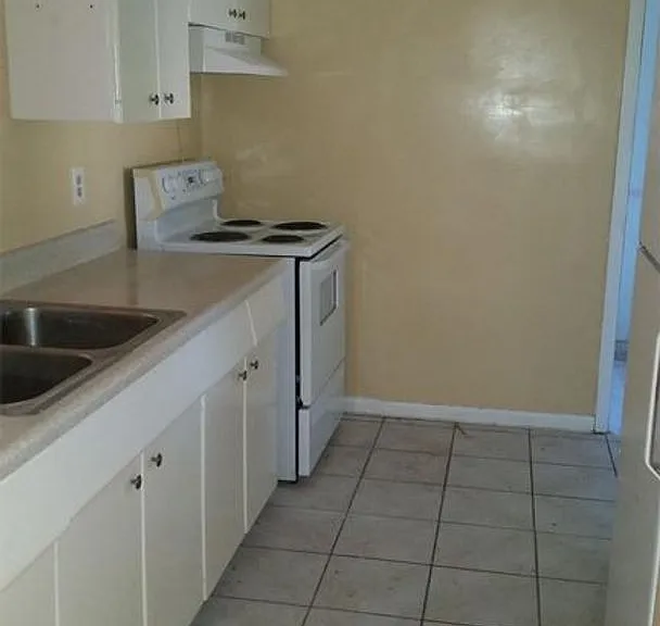 1110 Cobblestone Ave — Photo 2