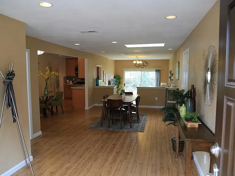 3829 Delaware Ave — Photo 4