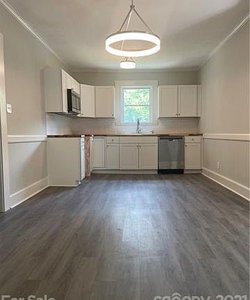 4th image of 952 17th St