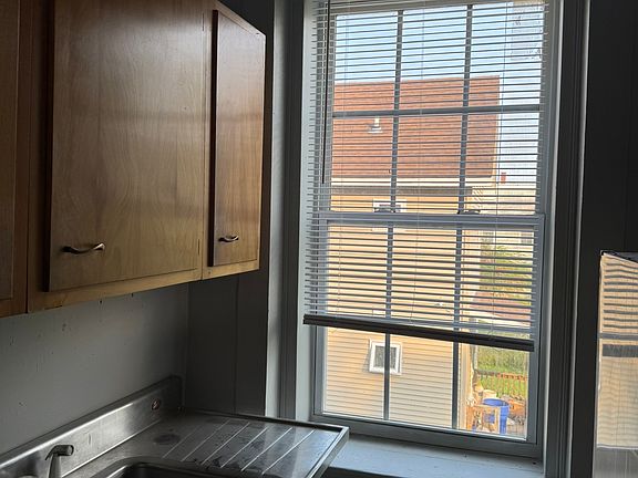 5th image of 304 Lansing St APT 2B