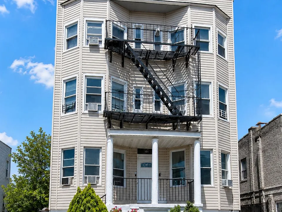 101 Camden St #2