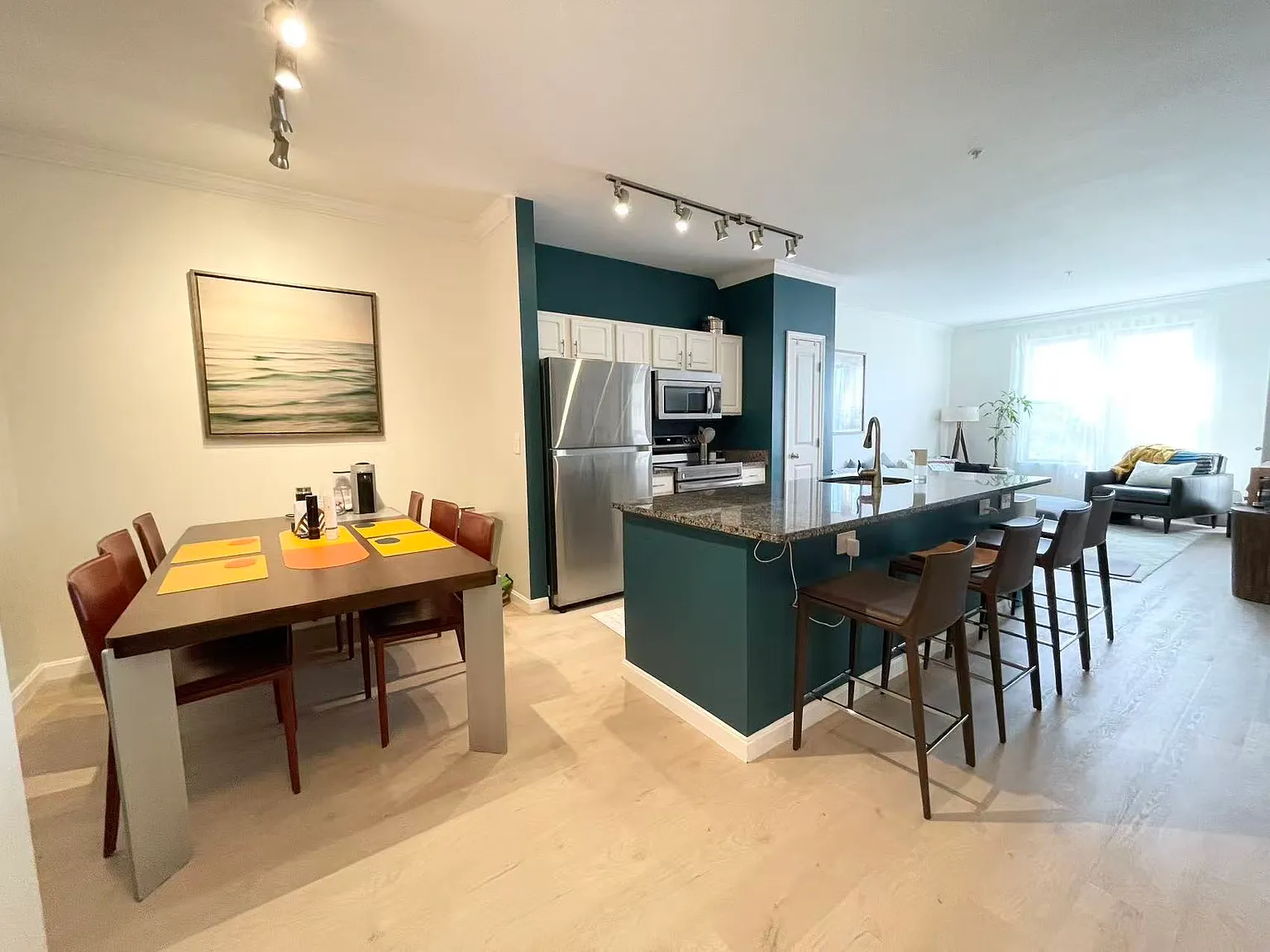 1 bed, 875 sqft, $2,550 — Photo 2