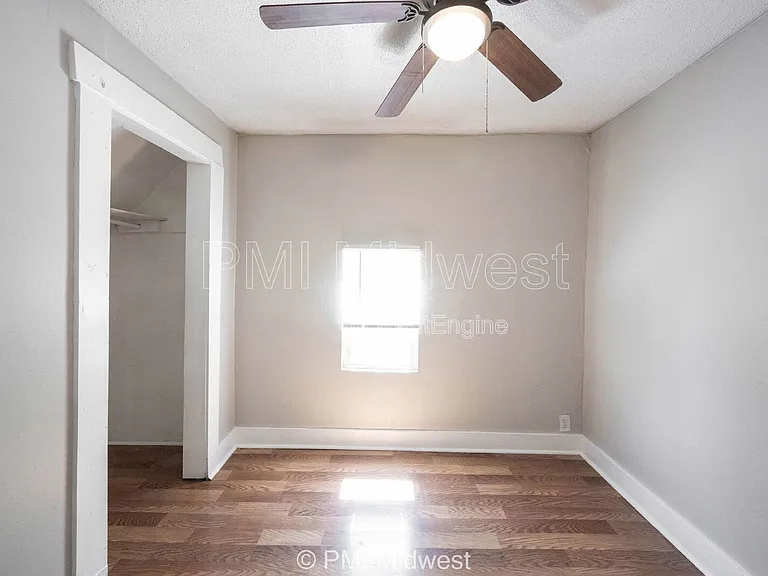 445 W 29th St — Photo 16