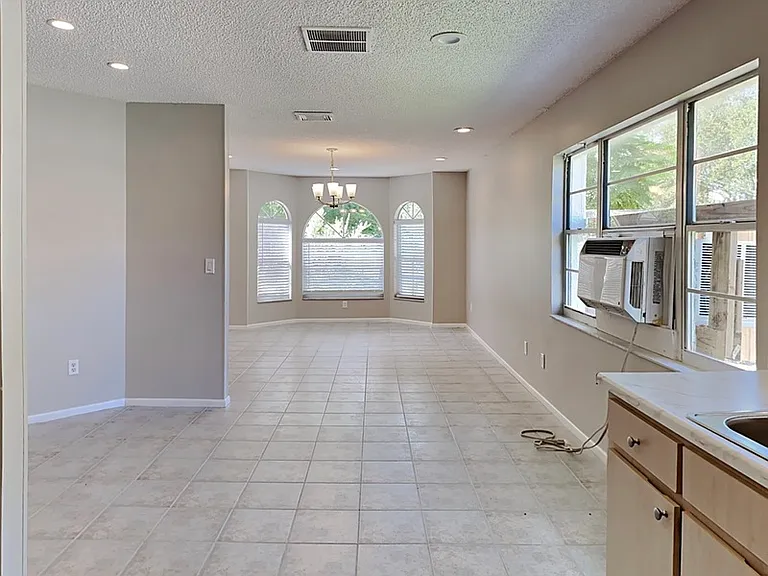 1408 Sugarberry Ln — Photo 6