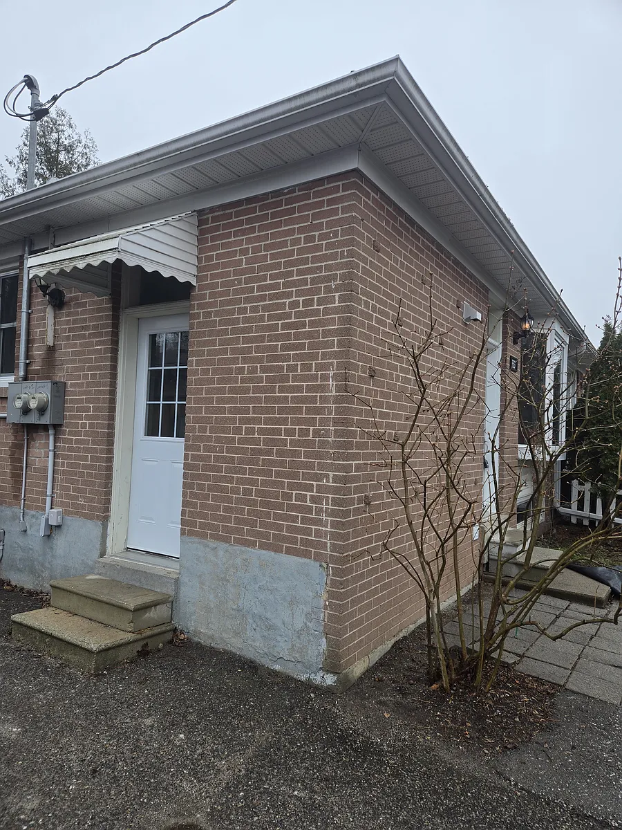 Building Photo - 333 Rosedale Dr