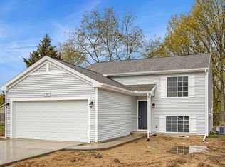 3911 Sumner Dr, Watervliet, MI 49098