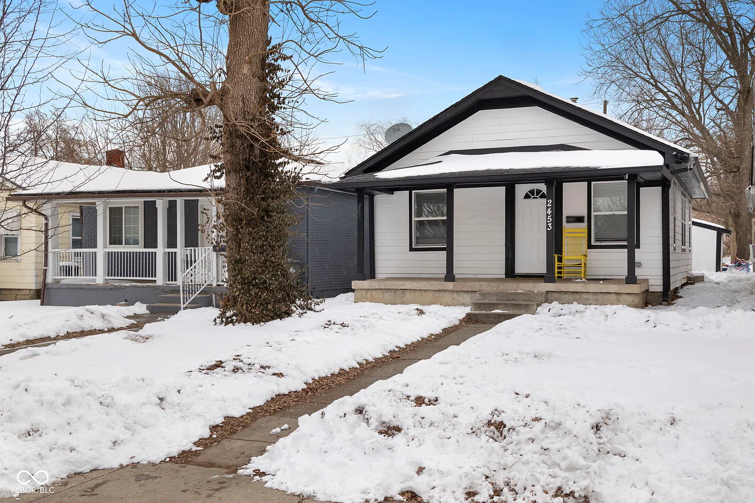 2453 N Oxford St photo 1