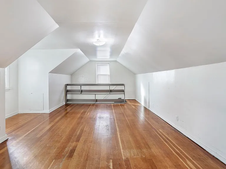 3321 Addison Ave E — Photo 32