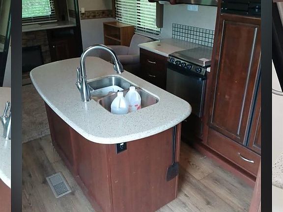 3rd image of 263 Sam St