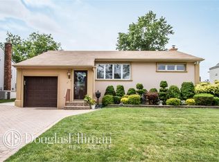 87 Sunnyfield Ln, Valley Stream, NY 11581