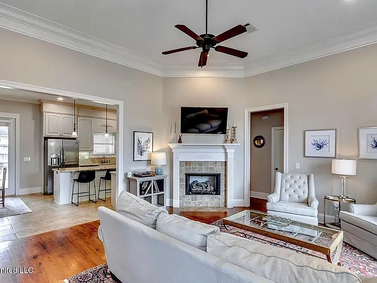 132 Hanover St — Photo 3