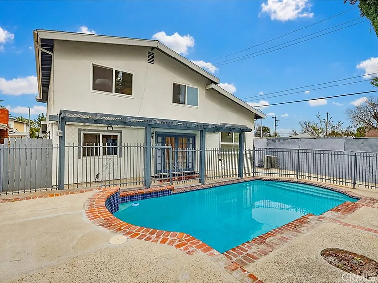 18102 Hatteras St — Photo 35