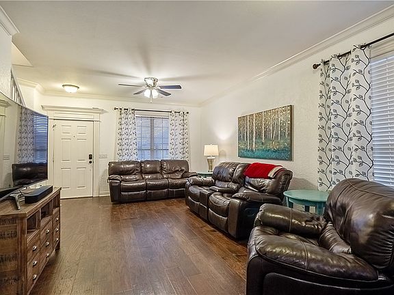 5th image of 4227 Broomsage Dr