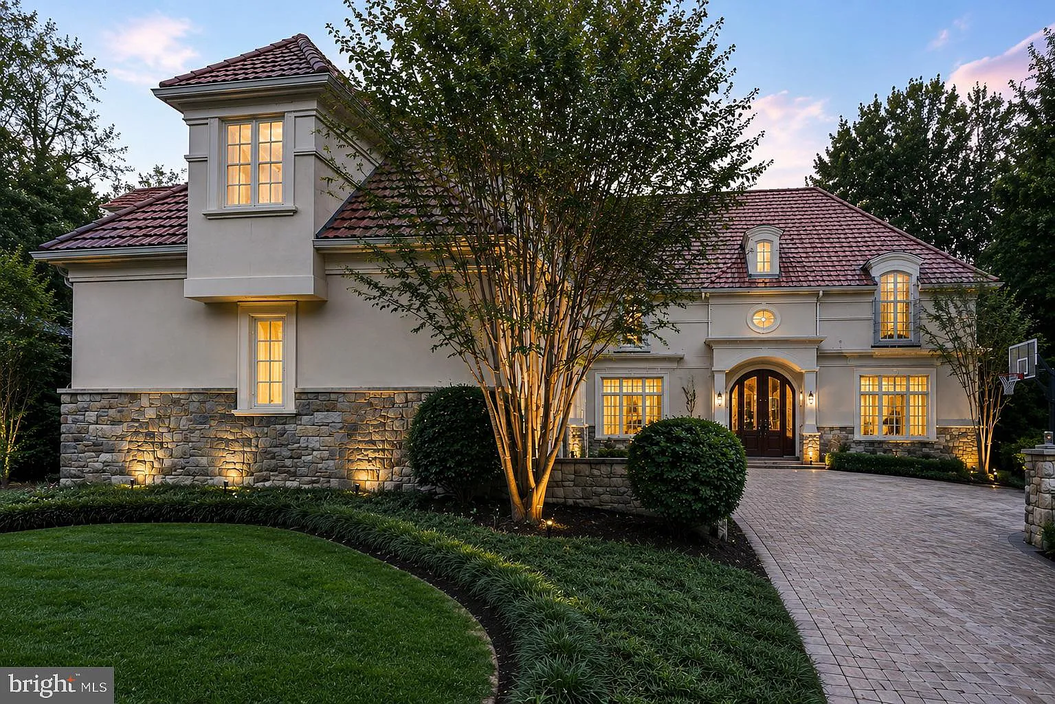 6 bed, 10.0 bath, 7750 sqft, $13,500 — Photo 1