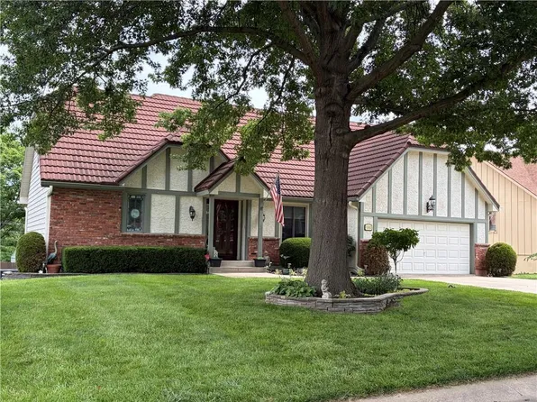 10500 E 57th Pl, Raytown, MO 64133