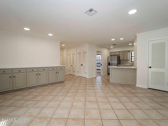3rd image of 103 N William Dr