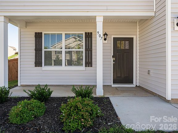 5th image of 907 Newport Ct