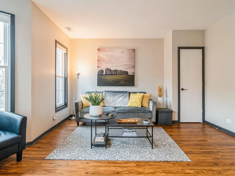 1059 W Cornelia Ave #2 — Photo 7