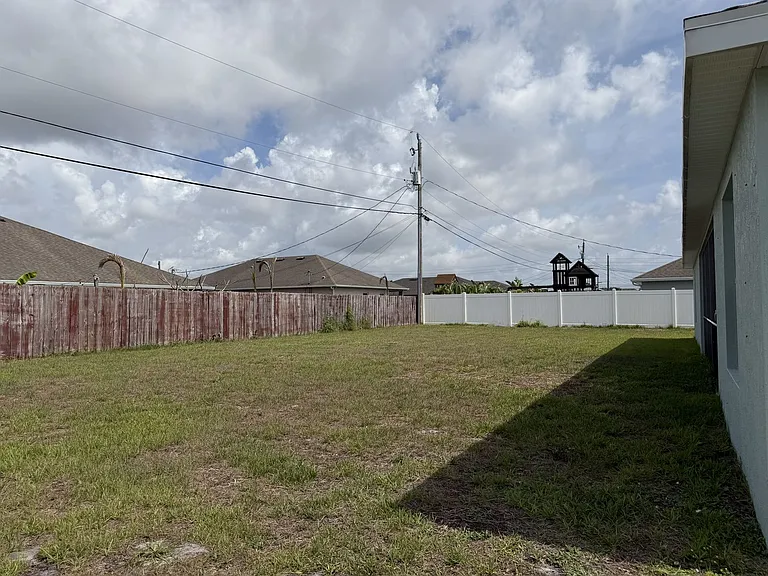 4634 SW Athena Dr — Photo 10