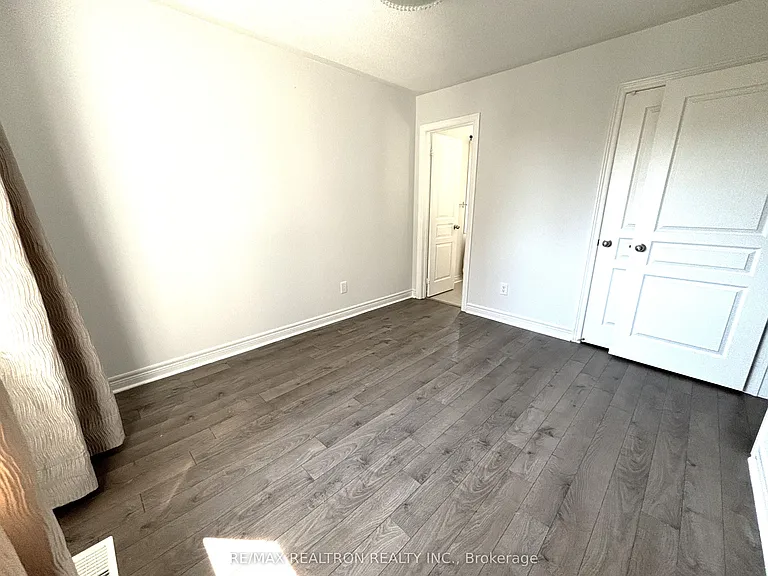 511 William Forster Rd — Photo 23