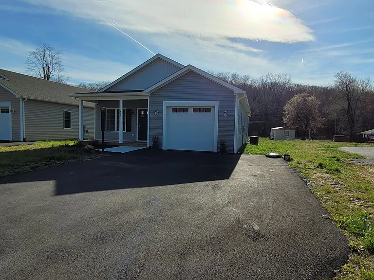 1446 E Main St — Photo 20