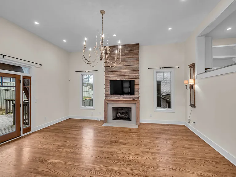921 Hillview Hts — Photo 7