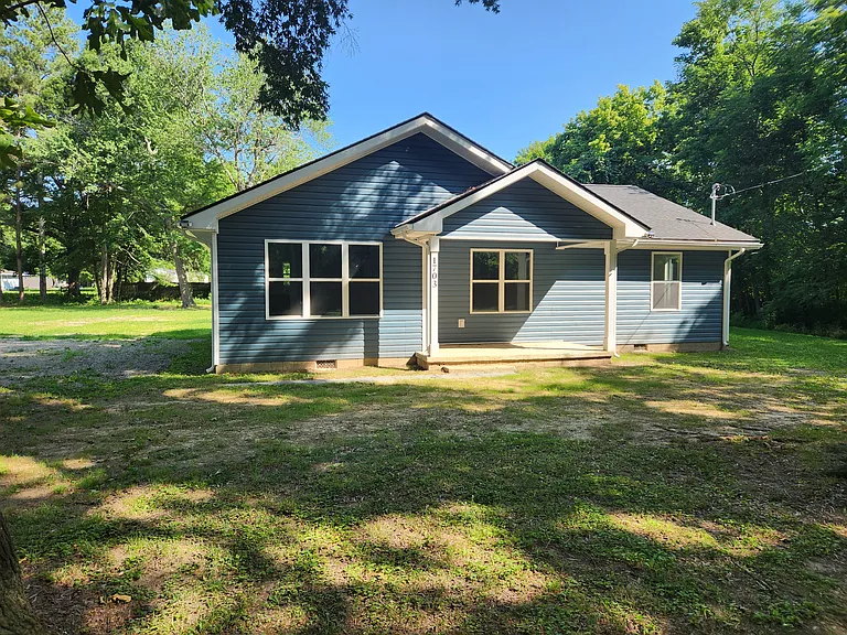 1703 E Lincoln St — Photo 1