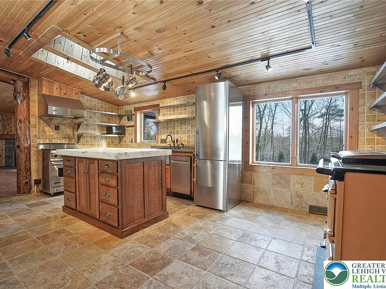 371 Green Tree Dr — Photo 5