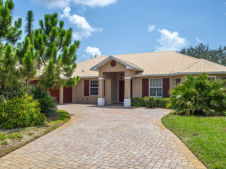 403 Palm River Blvd — Photo 20