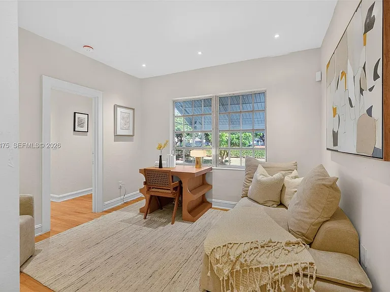 1305 Alhambra Cir — Photo 33