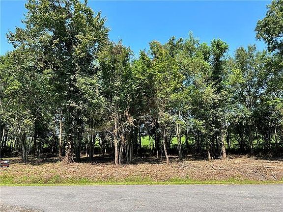 2nd image of 39 Arbor Ln