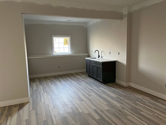 Lower level game nook/wetbar