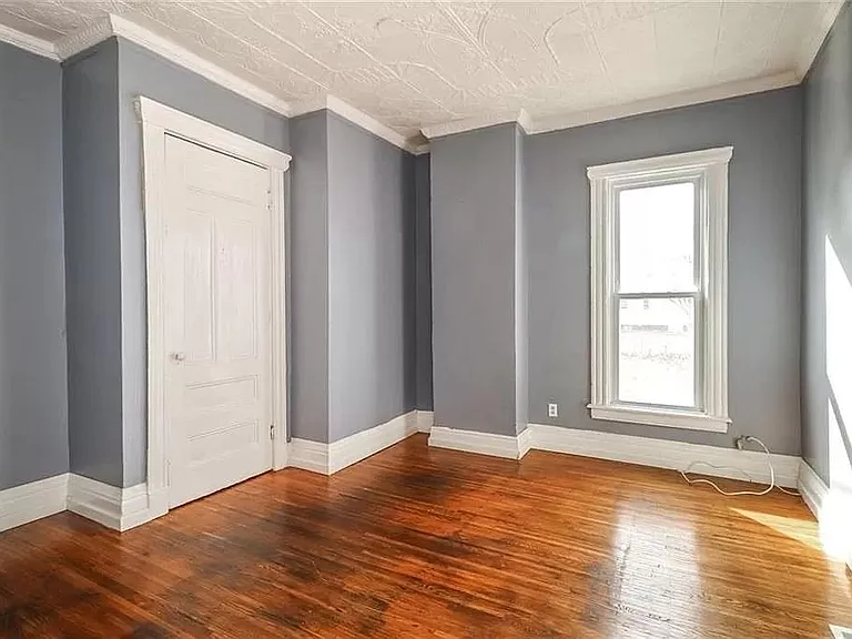 473 Alexander St — Photo 18