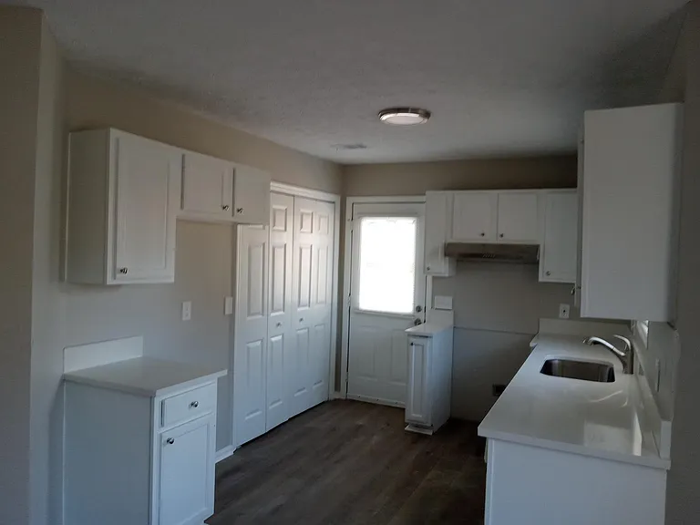 1000 Wehring Ln — Photo 5