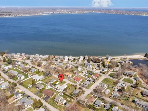 53 Baycliff Dr, Warwick, RI 02886