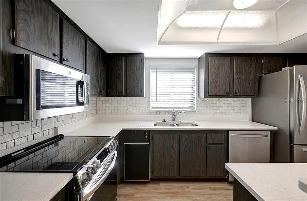 2 bed, 2.0 bath, 1044 sqft, $1,300 — Photo 3