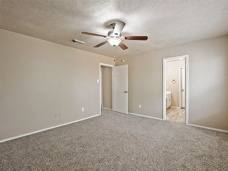 2627 Autumn Springs Ln — Photo 12