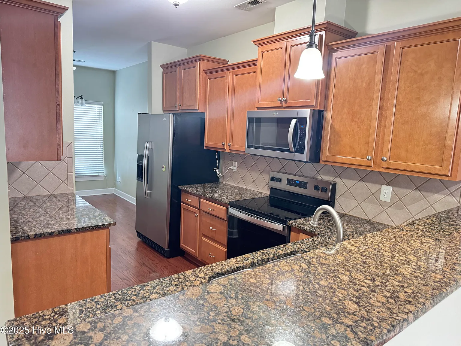 3 bed, 2.5 bath, $1,800 — Photo 3