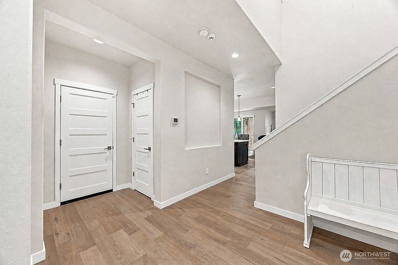 5th image of 8834 Shepard Way NE