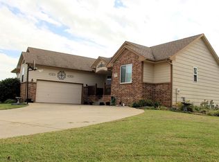 4123 Quail Ridge Dr, Winfield, KS 67156