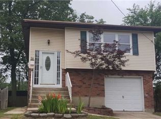 24 W 23rd St, Deer Park, NY 11729