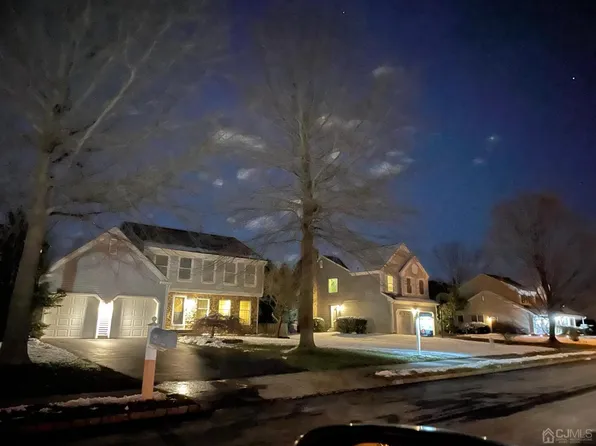 68 Franklin Dr, Plainsboro, NJ 08536