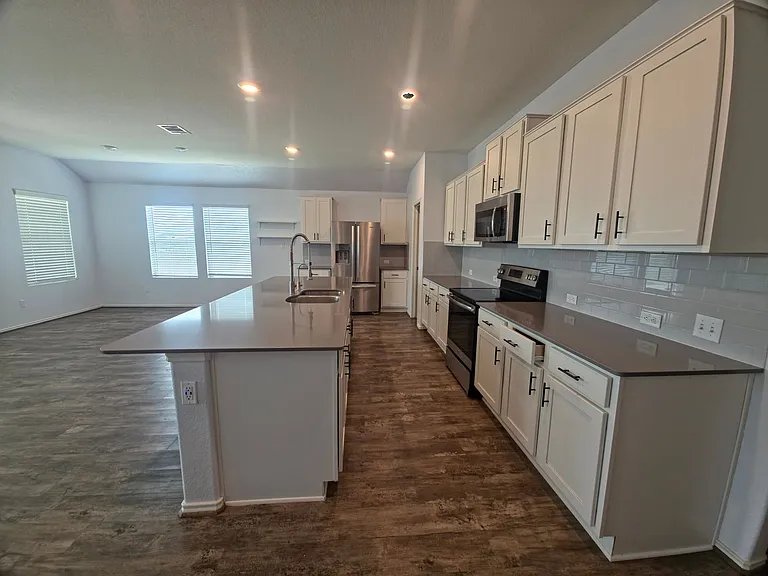 746 Carol Dr — Photo 3